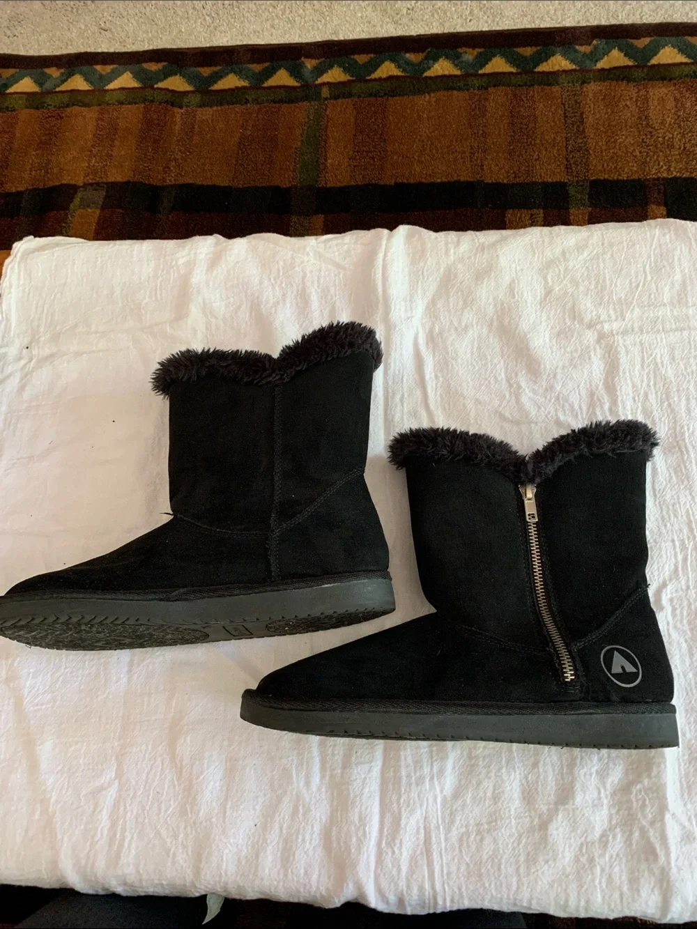 Airwalk Women’s Boots Size 5 Like NEW Black Fur Trim Suede-Look Zip Ankle Boots